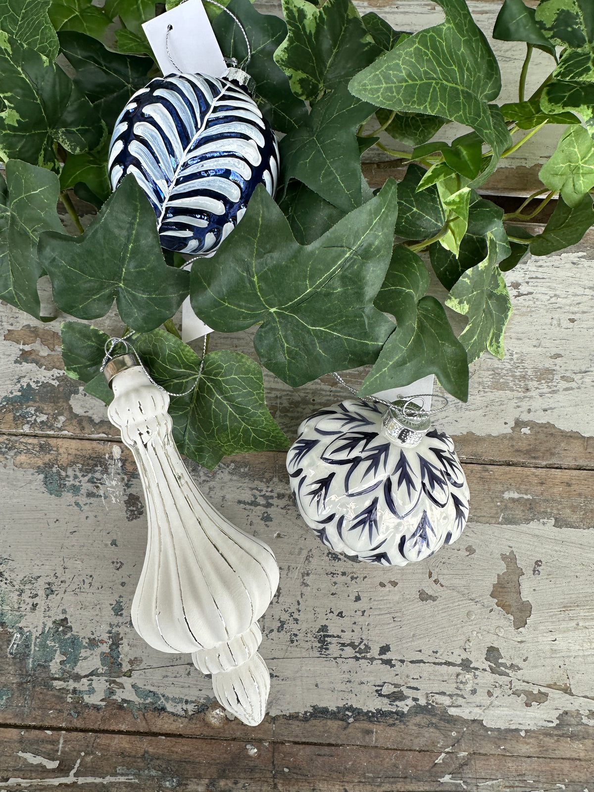 Matt white & silver long bauble 16.5cm