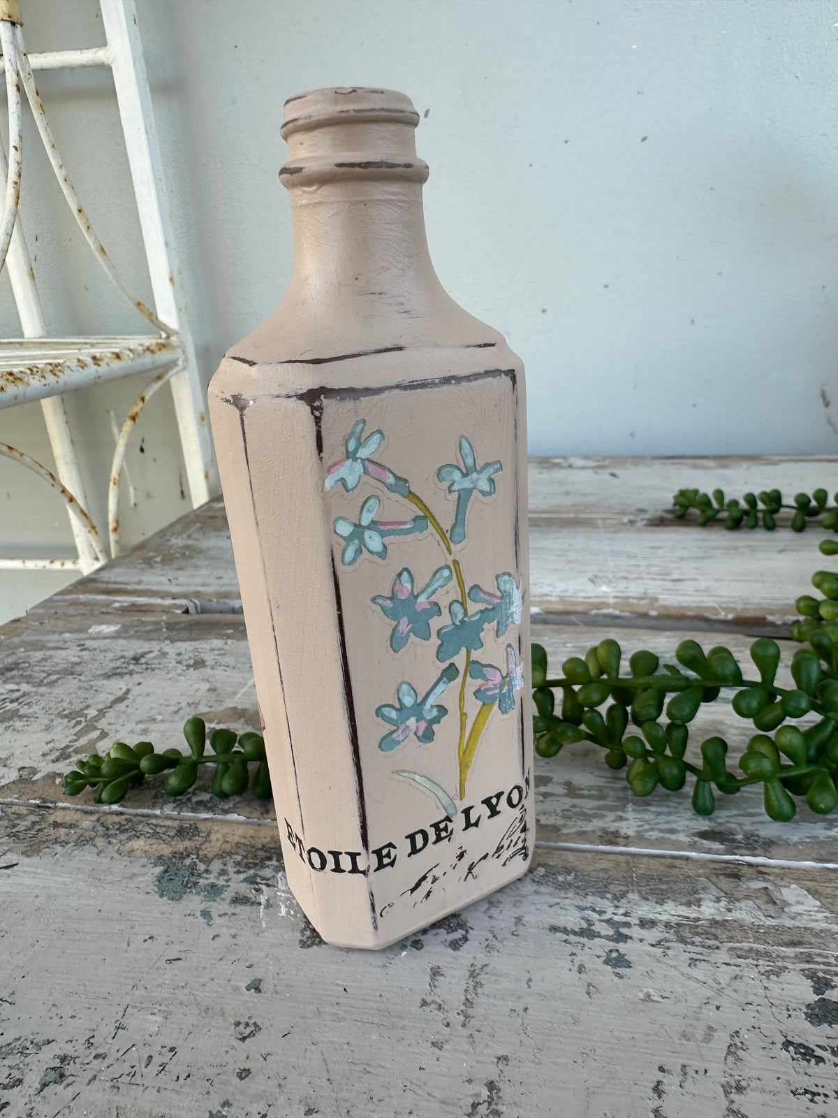 Painted bottle Moa w pink and blue florals