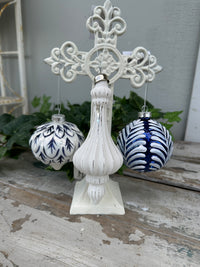 Matt white & silver long bauble 16.5cm