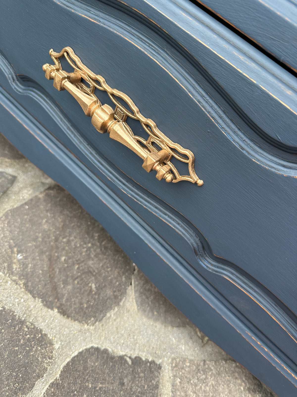Obsidian Blue Shelf Unit with trailing floral