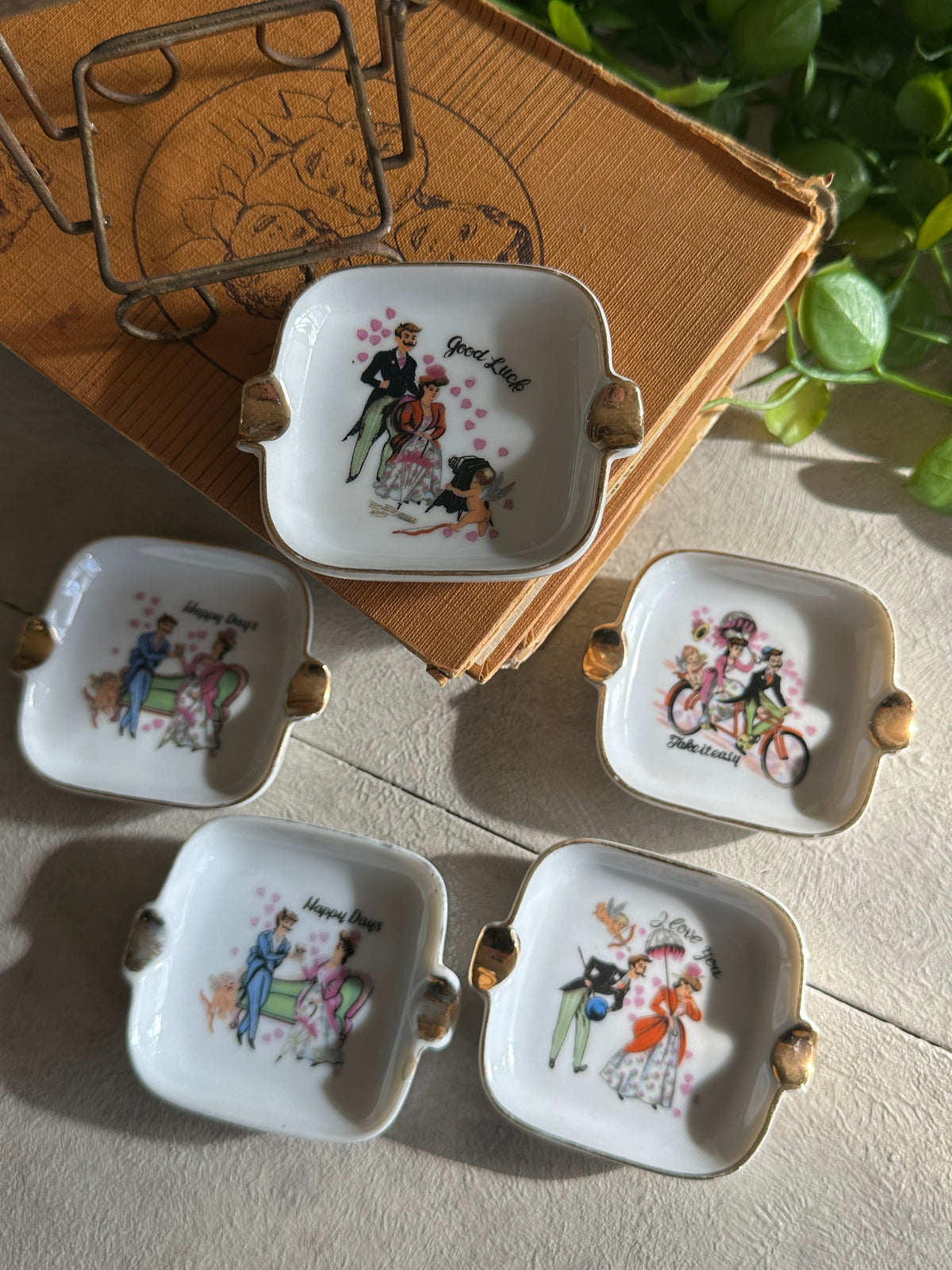 Ashtray set in metal carrier