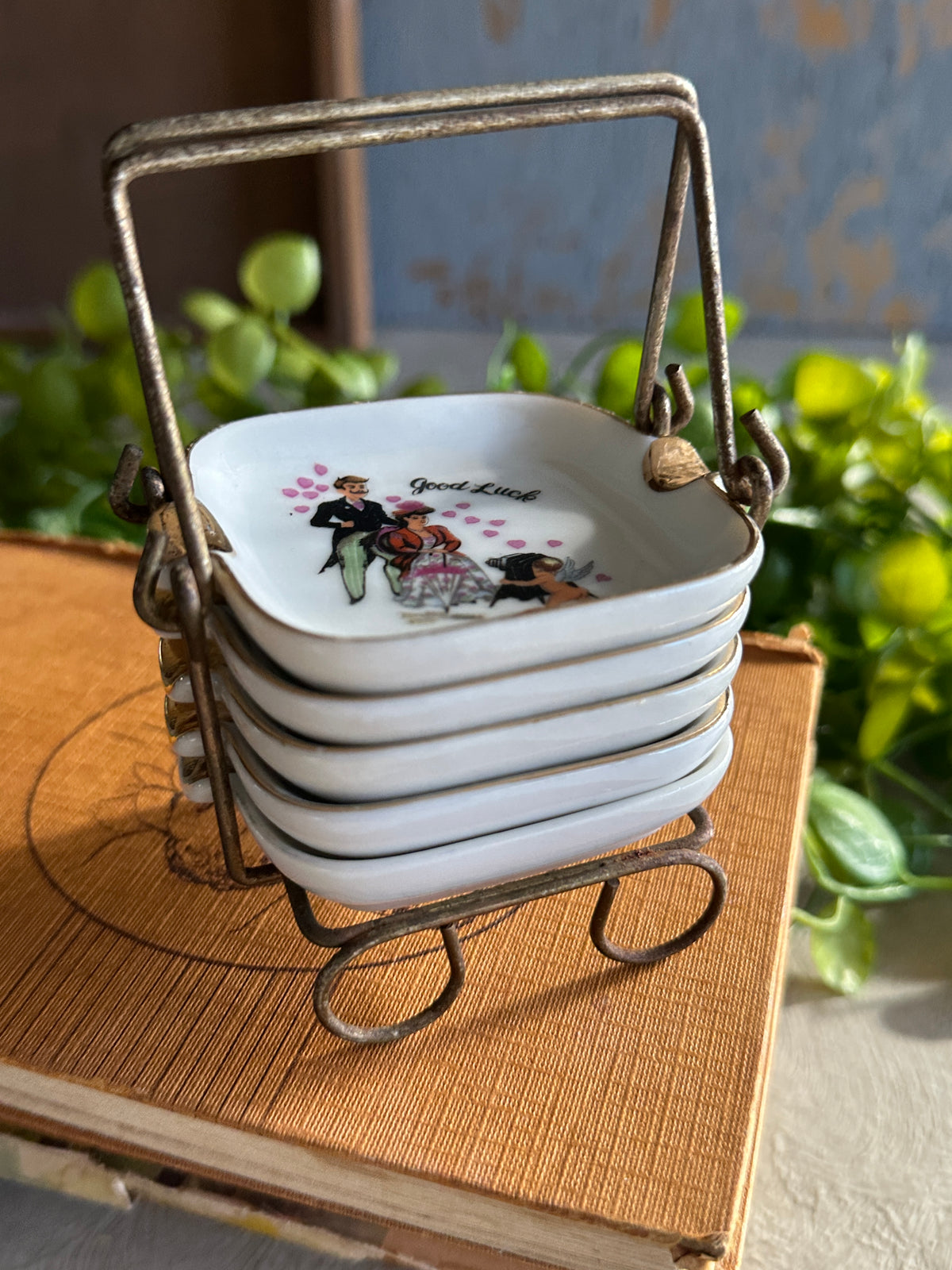 Ashtray set in metal carrier