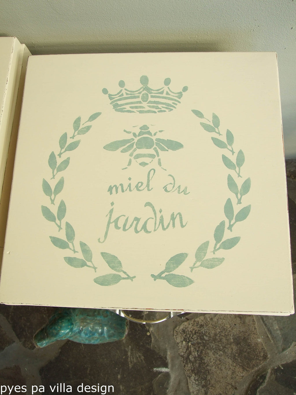Bee Wreath with Words Stencil | Paint Me Vintage