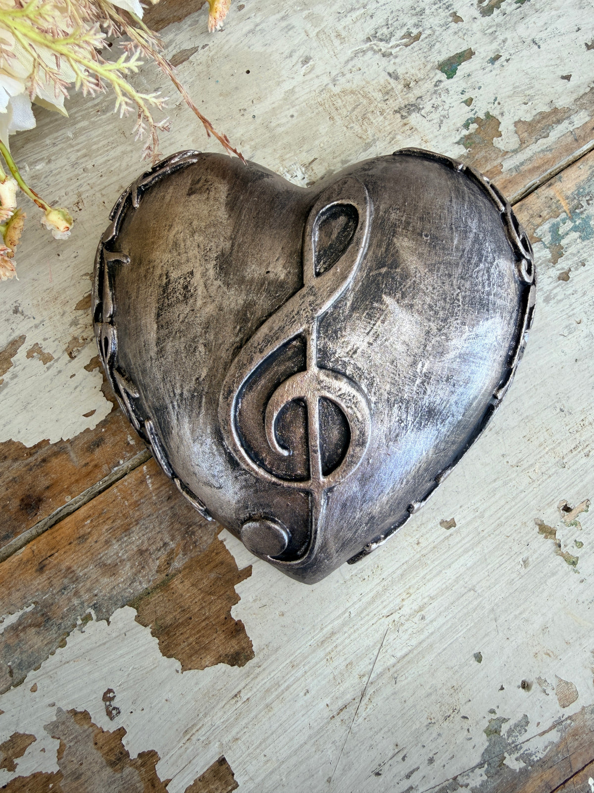 Wall heart Brushed Oyster Treble Clef