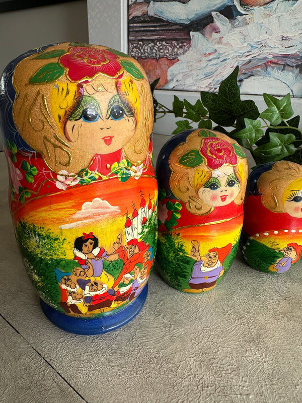 Set of 7 Snow White Nesting Dolls