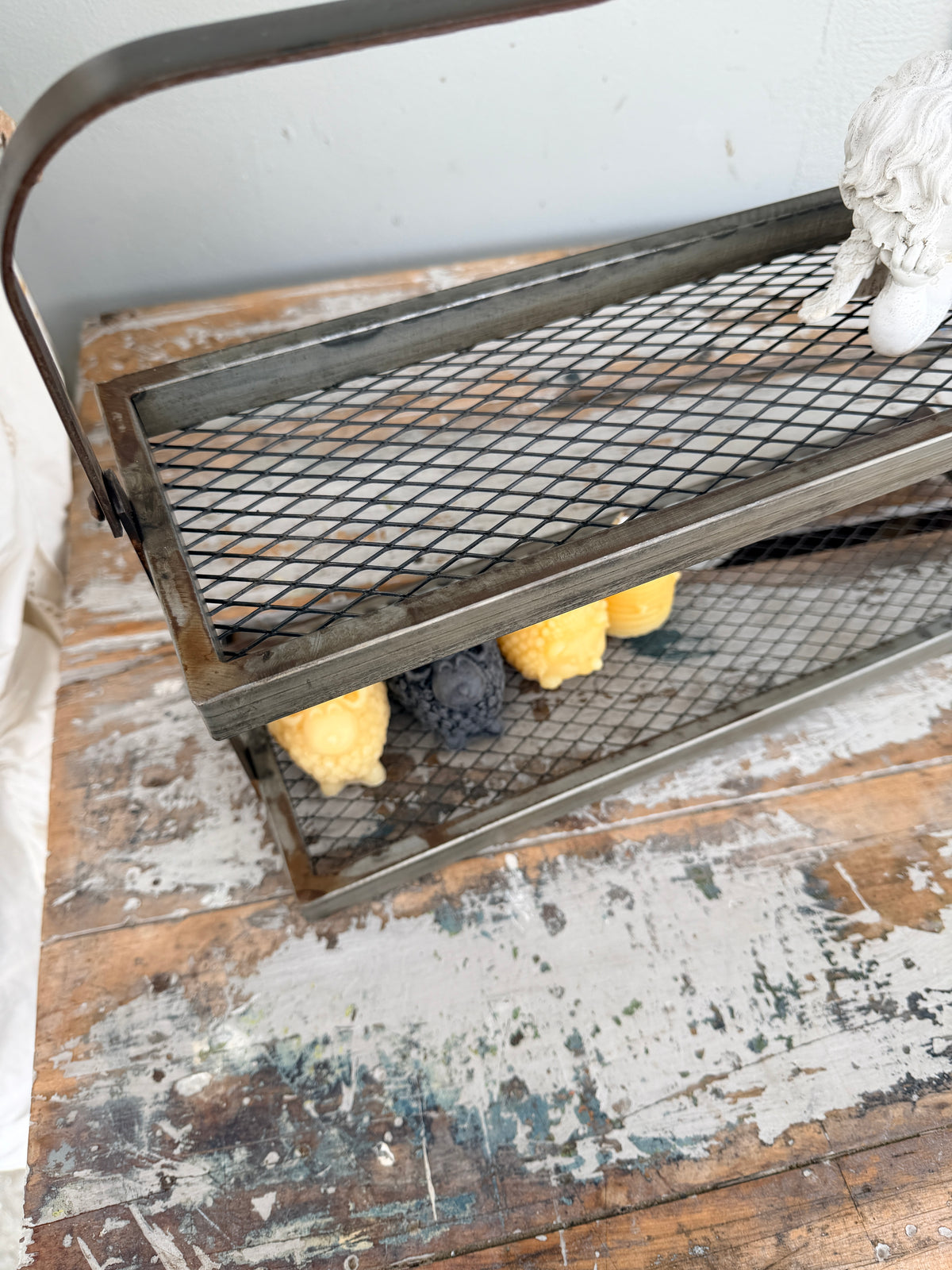Metal 2 shelf Caddy w handle
