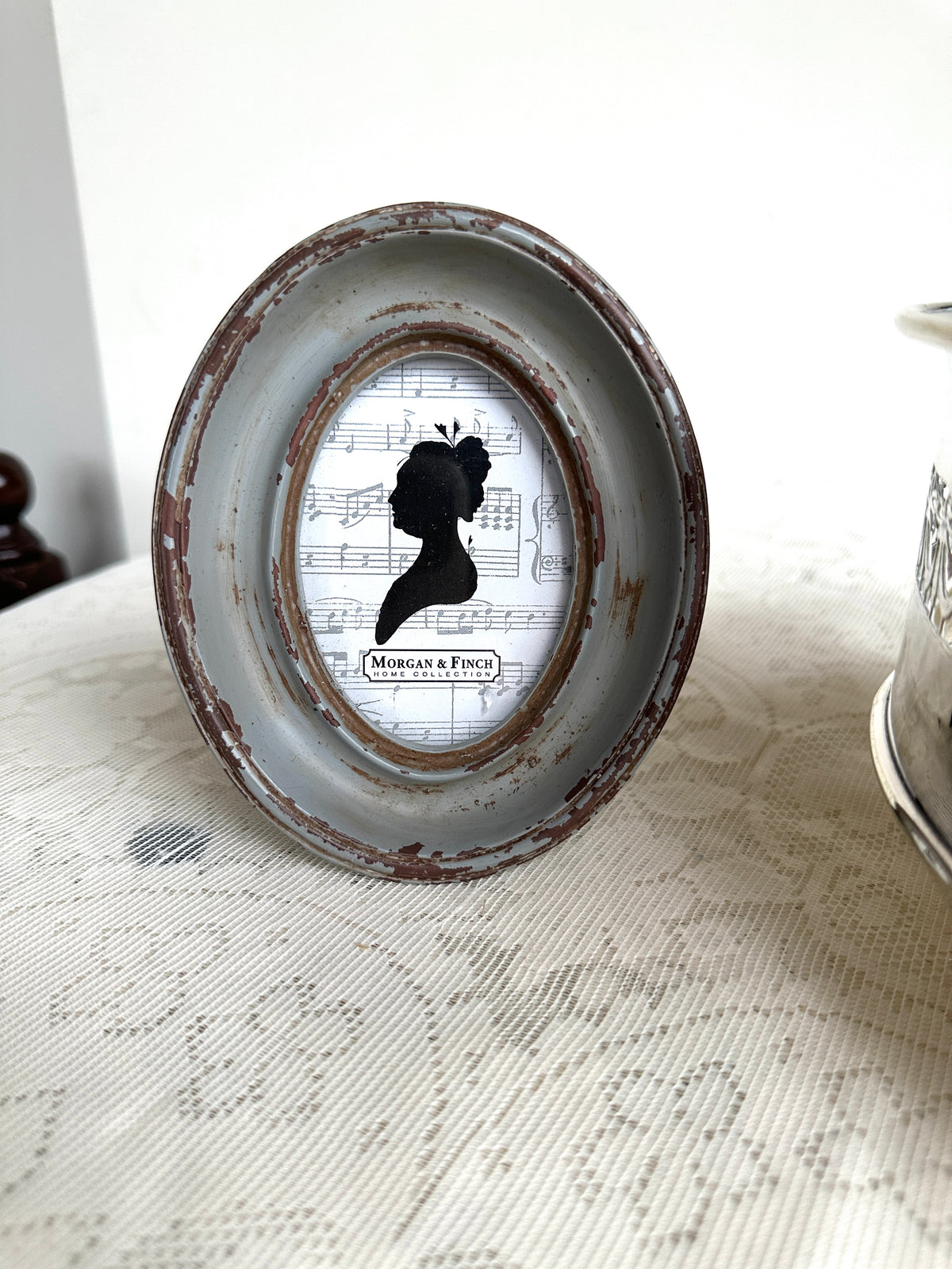 Grey Oval Chippy Frame