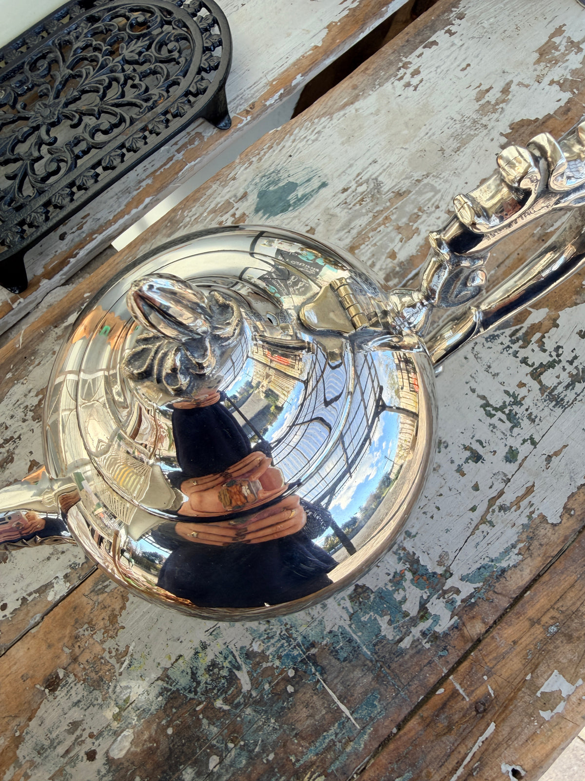 Silverware Round Tea Pot excellent condition