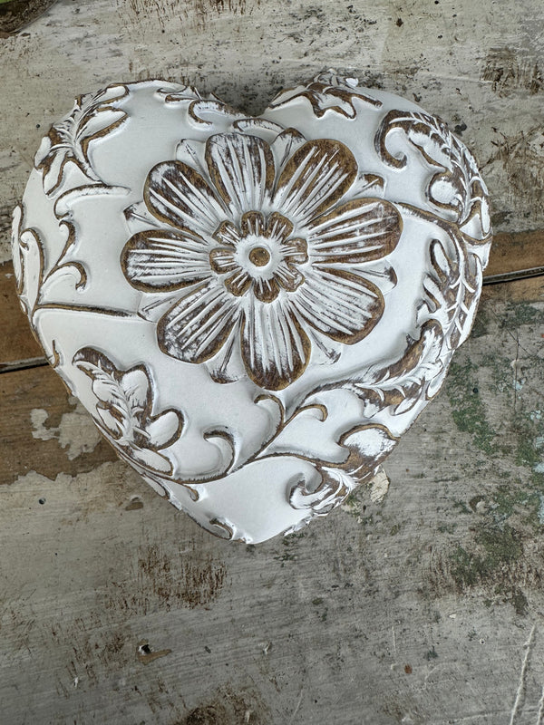 Wall heart White washed floral | Paint Me Vintage