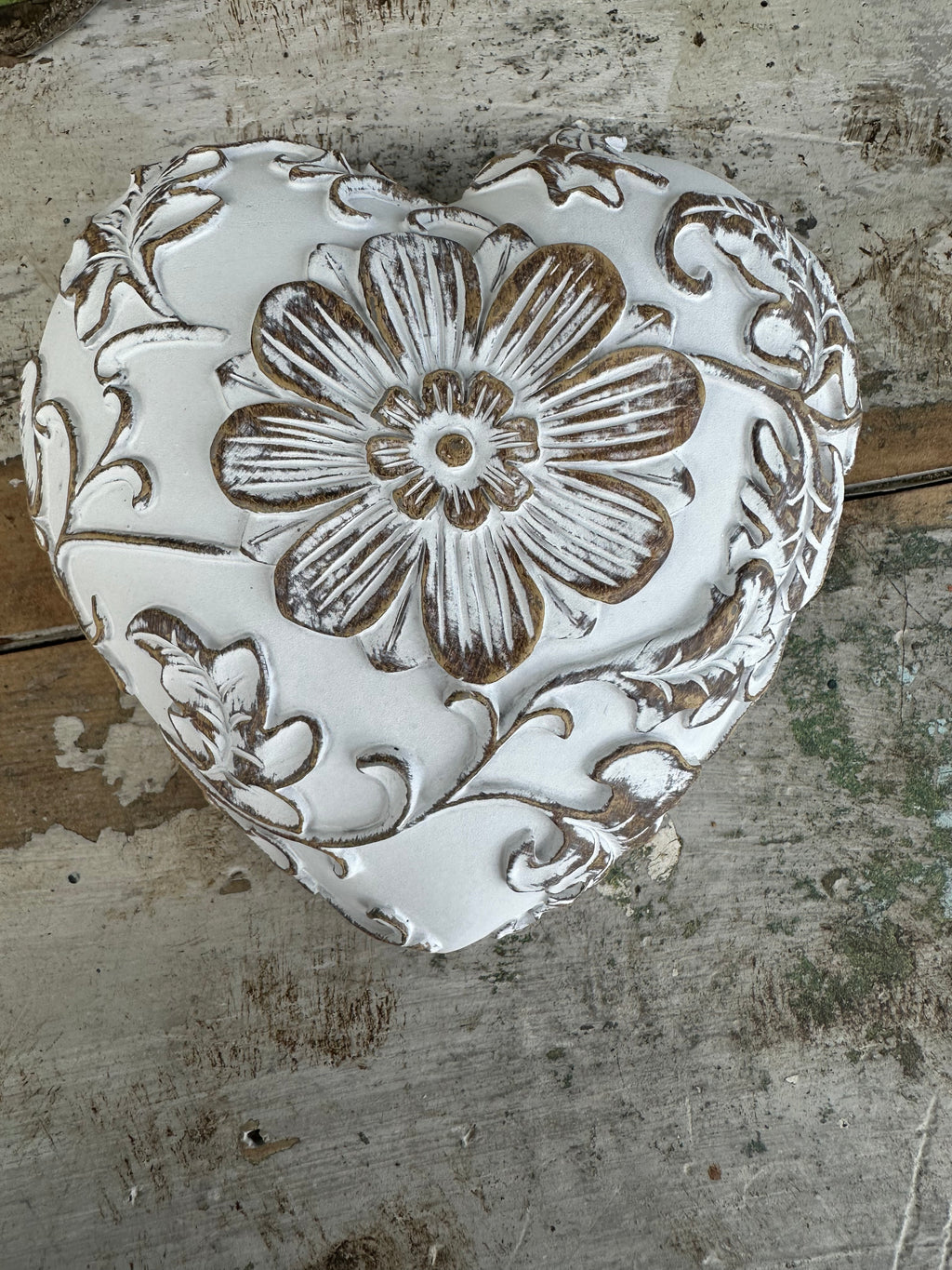 Wall heart White washed floral | Paint Me Vintage