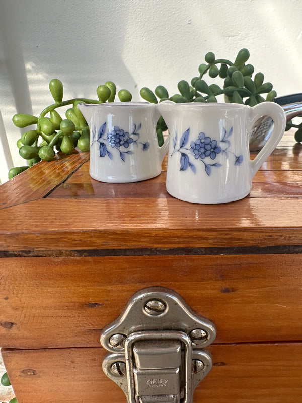 Mini tiny jug blue & White