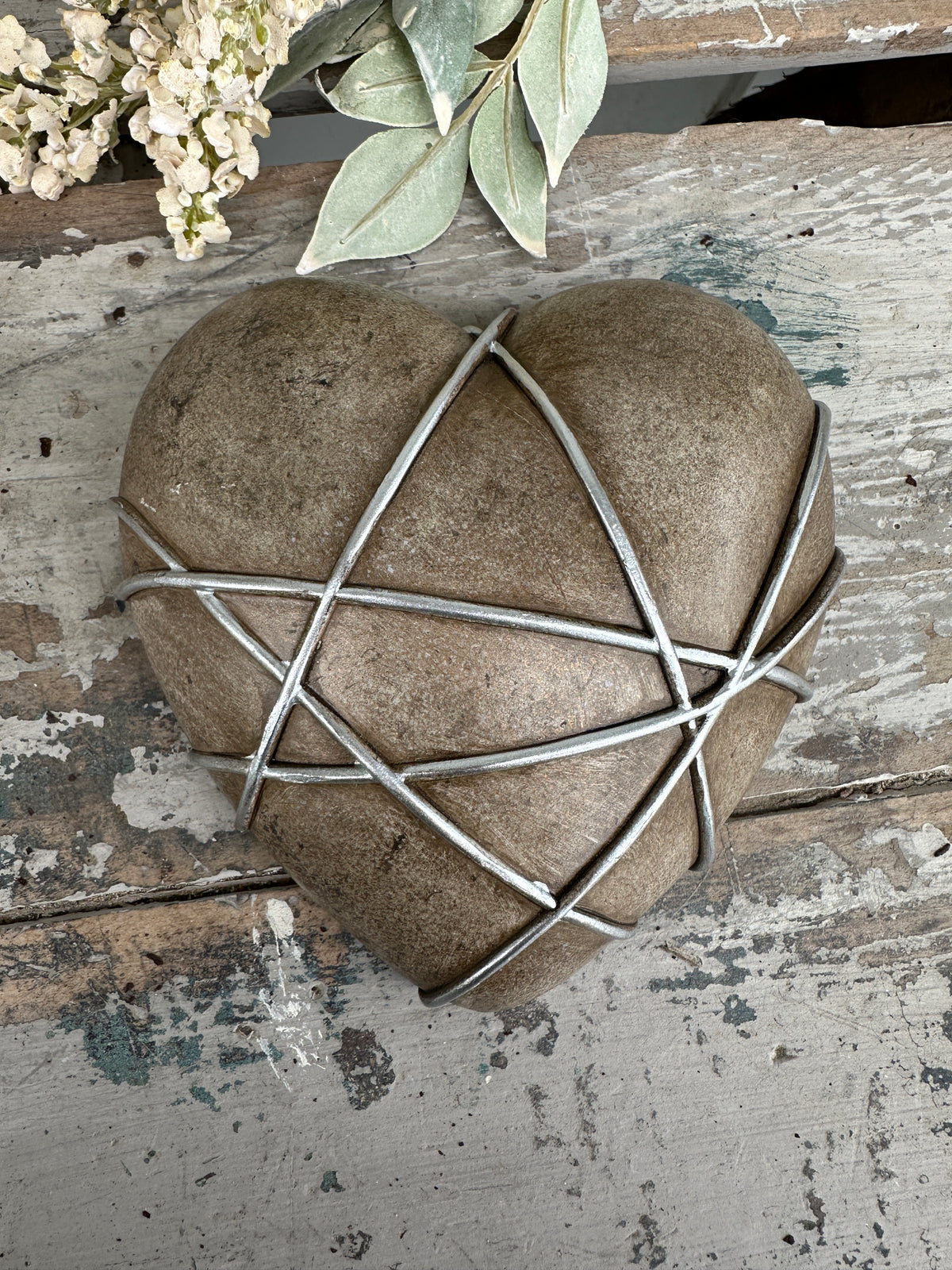 Wall heart Wired Pumice