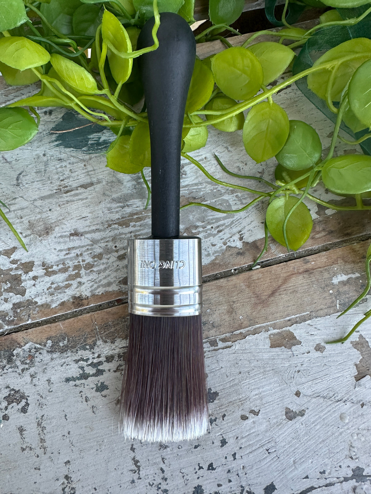 Cling On! Synthetic Shorty FLAT brush