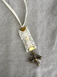 Decor prayer book mark w crown cross cream