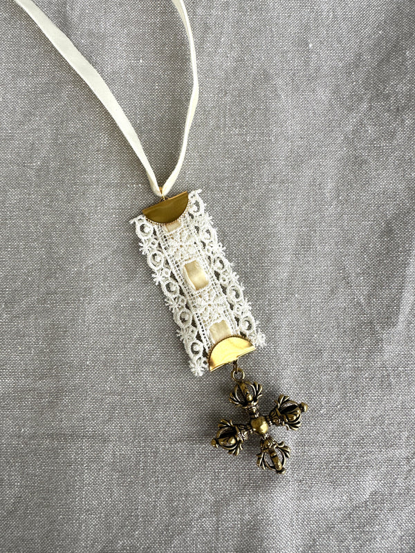 Decor prayer book mark w crown cross cream