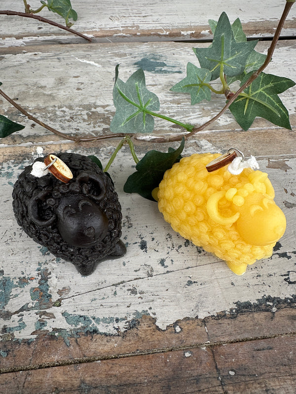 Sheep Black natural beeswax candle