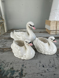 Ceramic Swan white with pink beak small