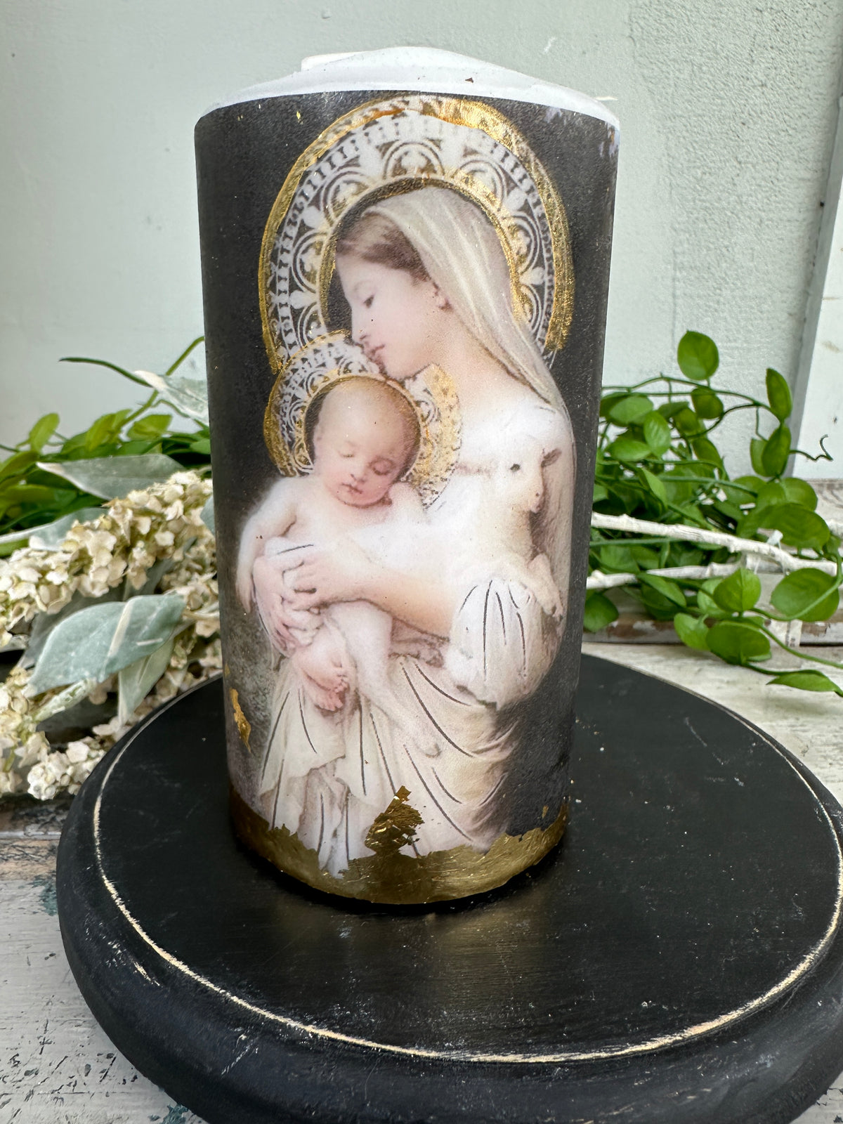 L' innocence Baby and Lamb Candle Small