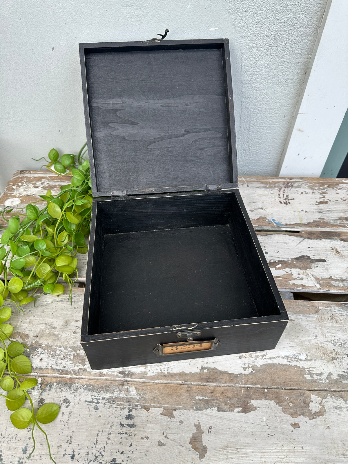 Black keep all box with bird and gold label