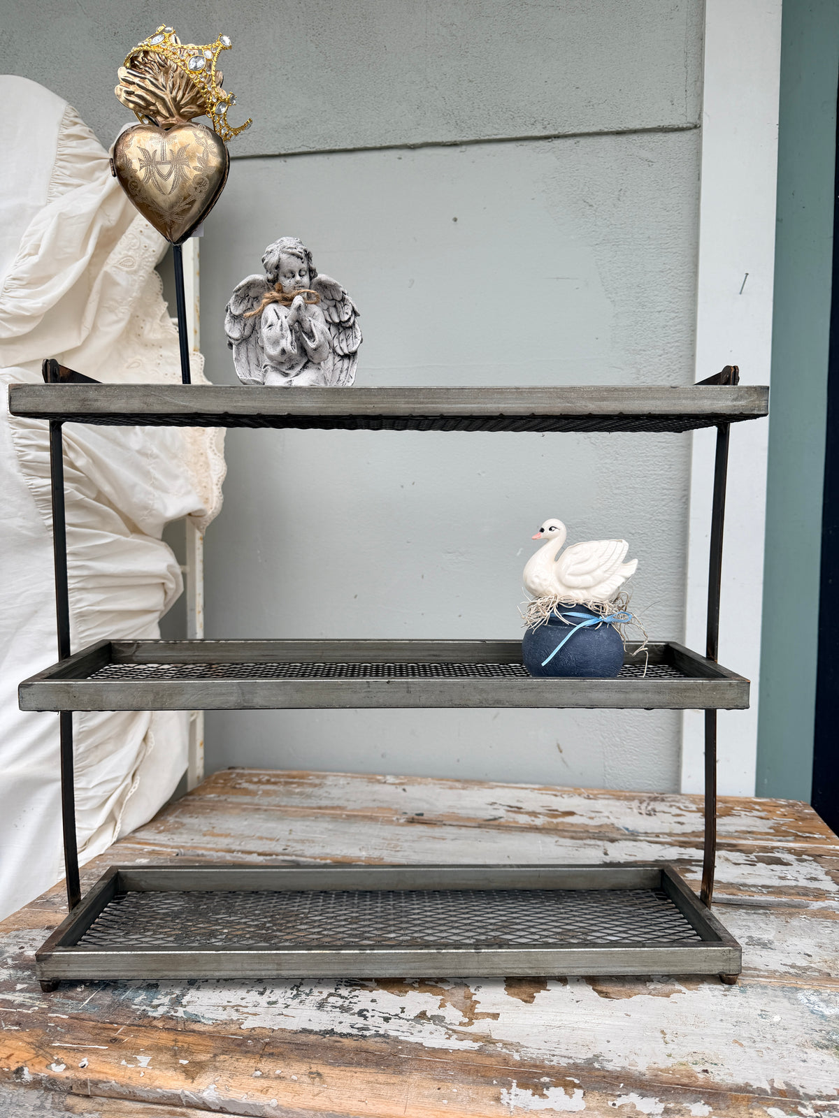 Metal 3 shelf Caddy w handle