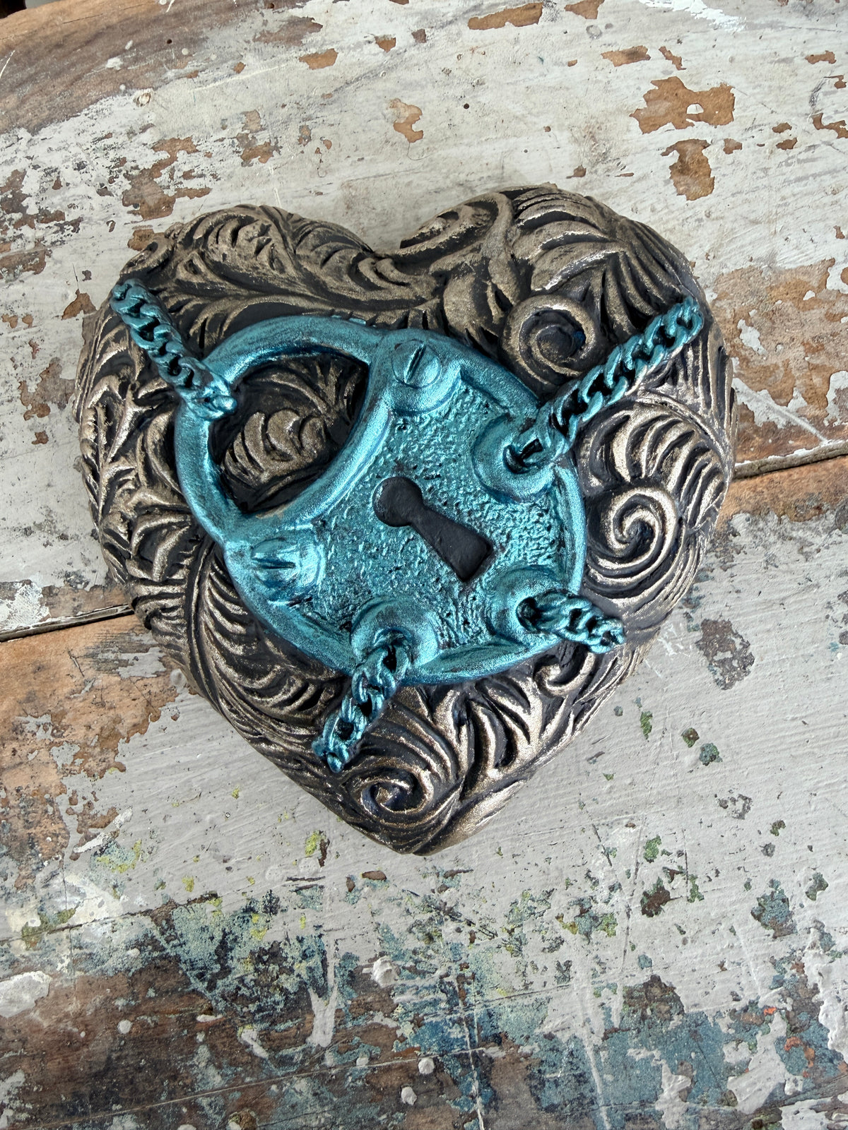 Wall heart Love Chains Kingfisher