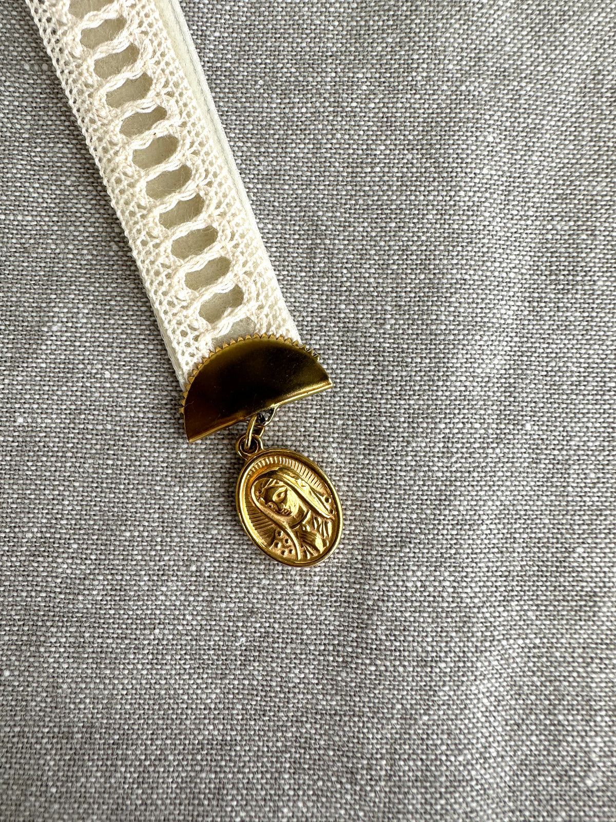 Decor prayer book mark w Mary