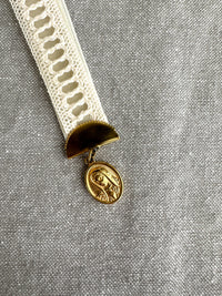 Decor prayer book mark w Mary