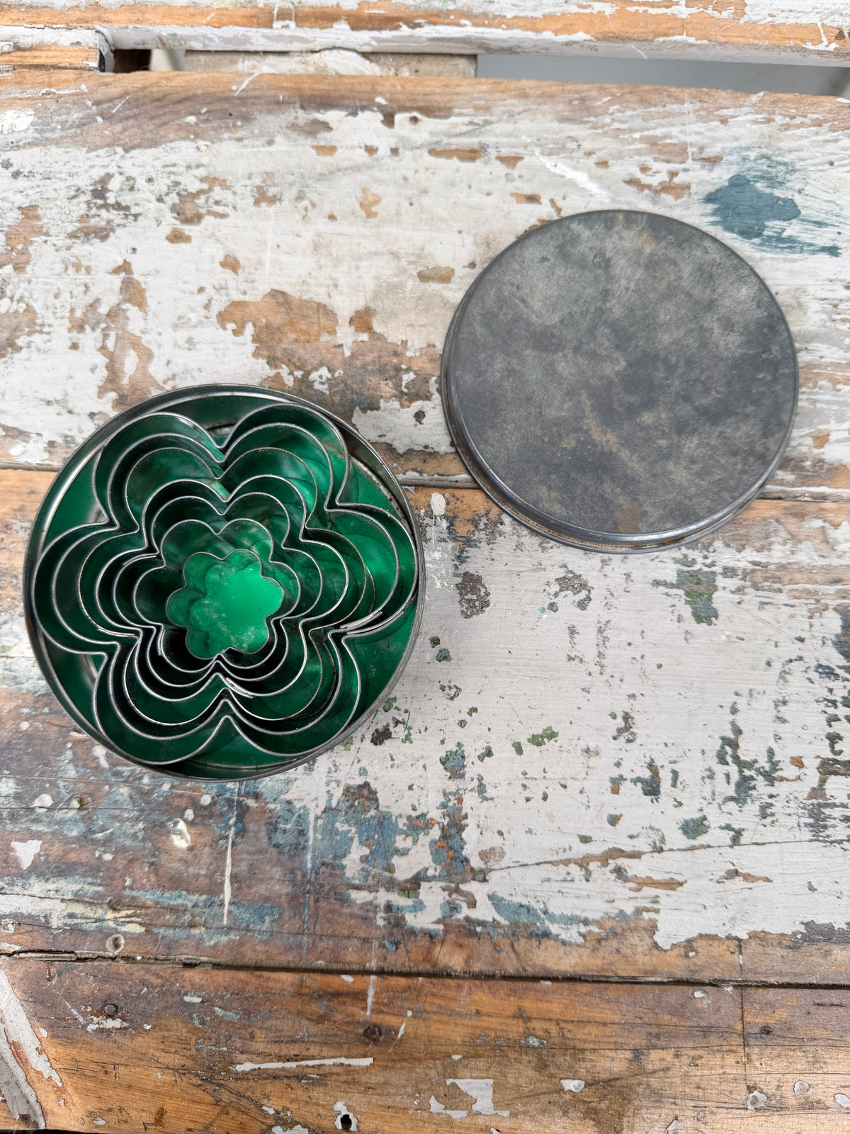Vintage metal Cookie Cutter set Flower