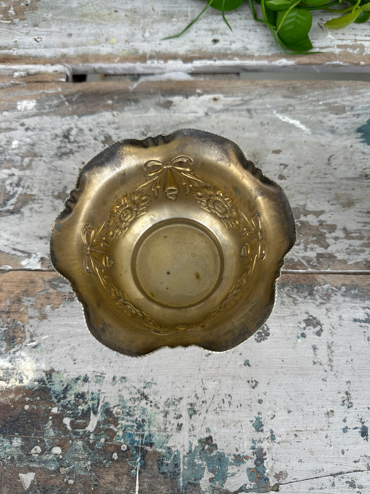 Scalloped dish with bows silver plate