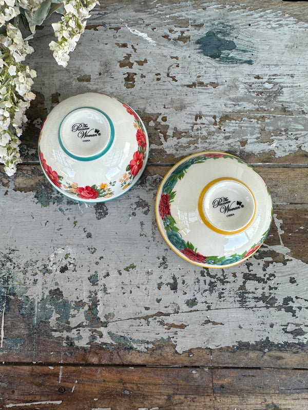 Pioneer woman mini bowls set of two