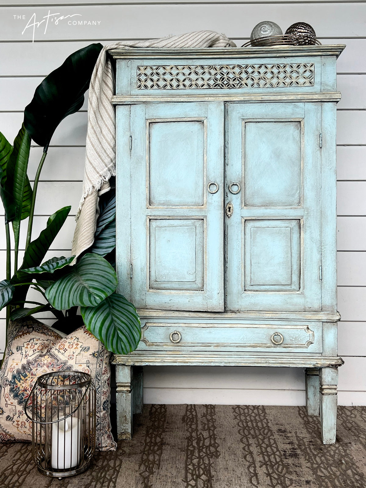 SEAGLASS AITH DECORATIVE WAXES