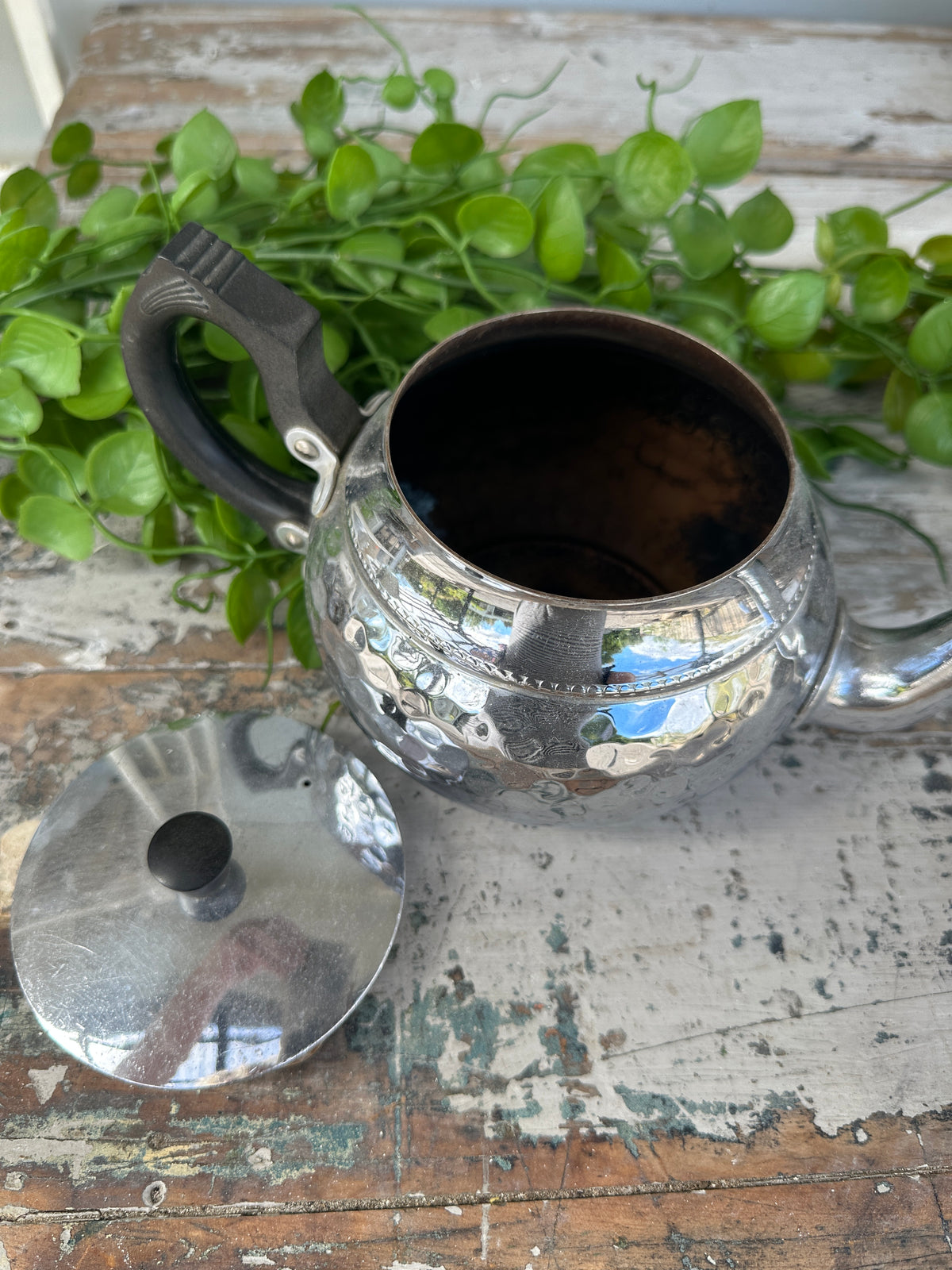 Silver squat tea pot
