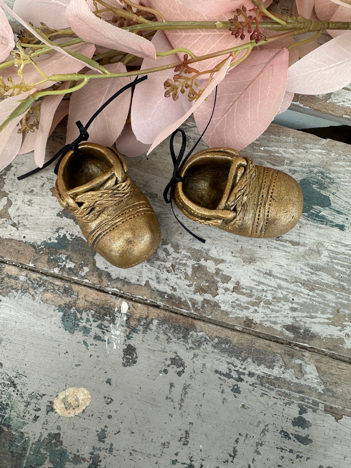 Small baby shoe x1