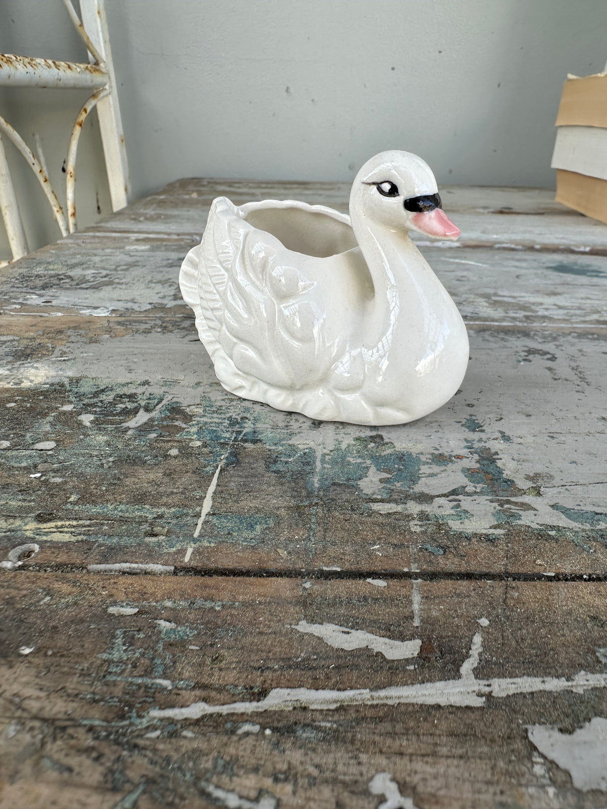 Ceramic Swan white with pink beak small