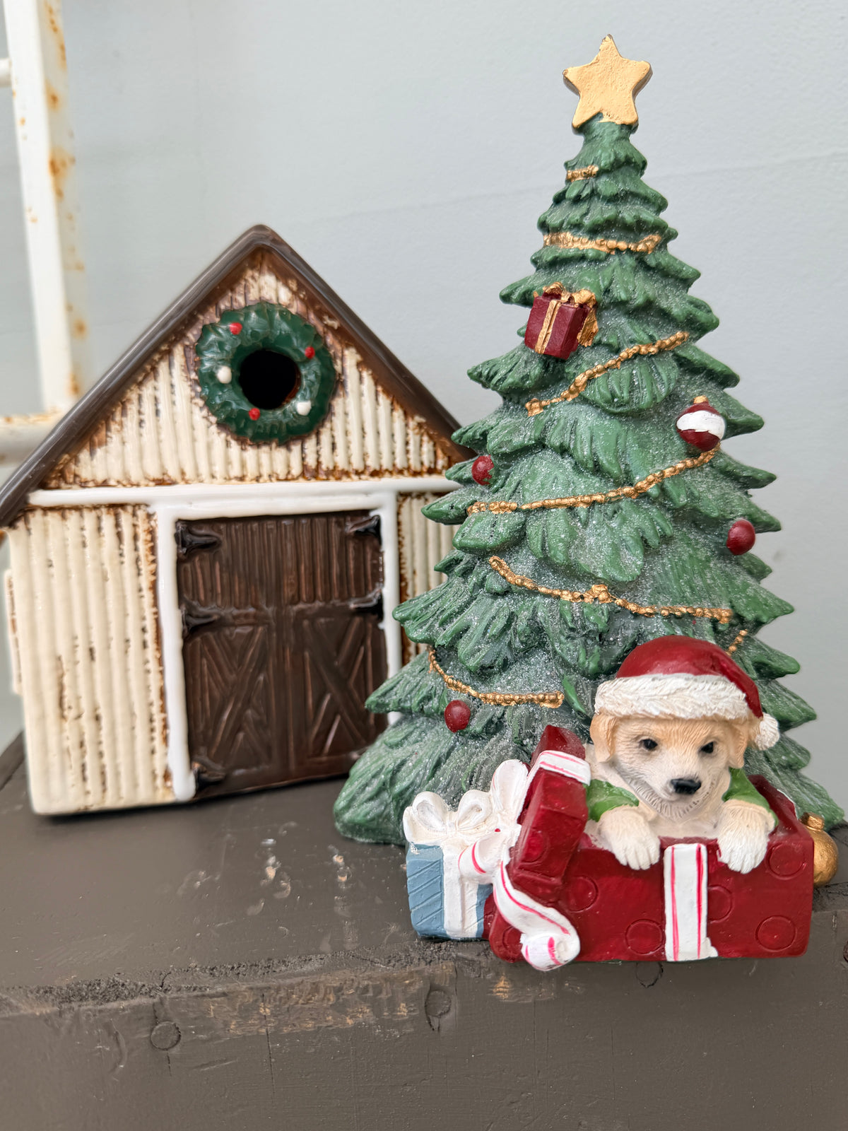 Christmas Tree Classic Green w Dog & Gifts