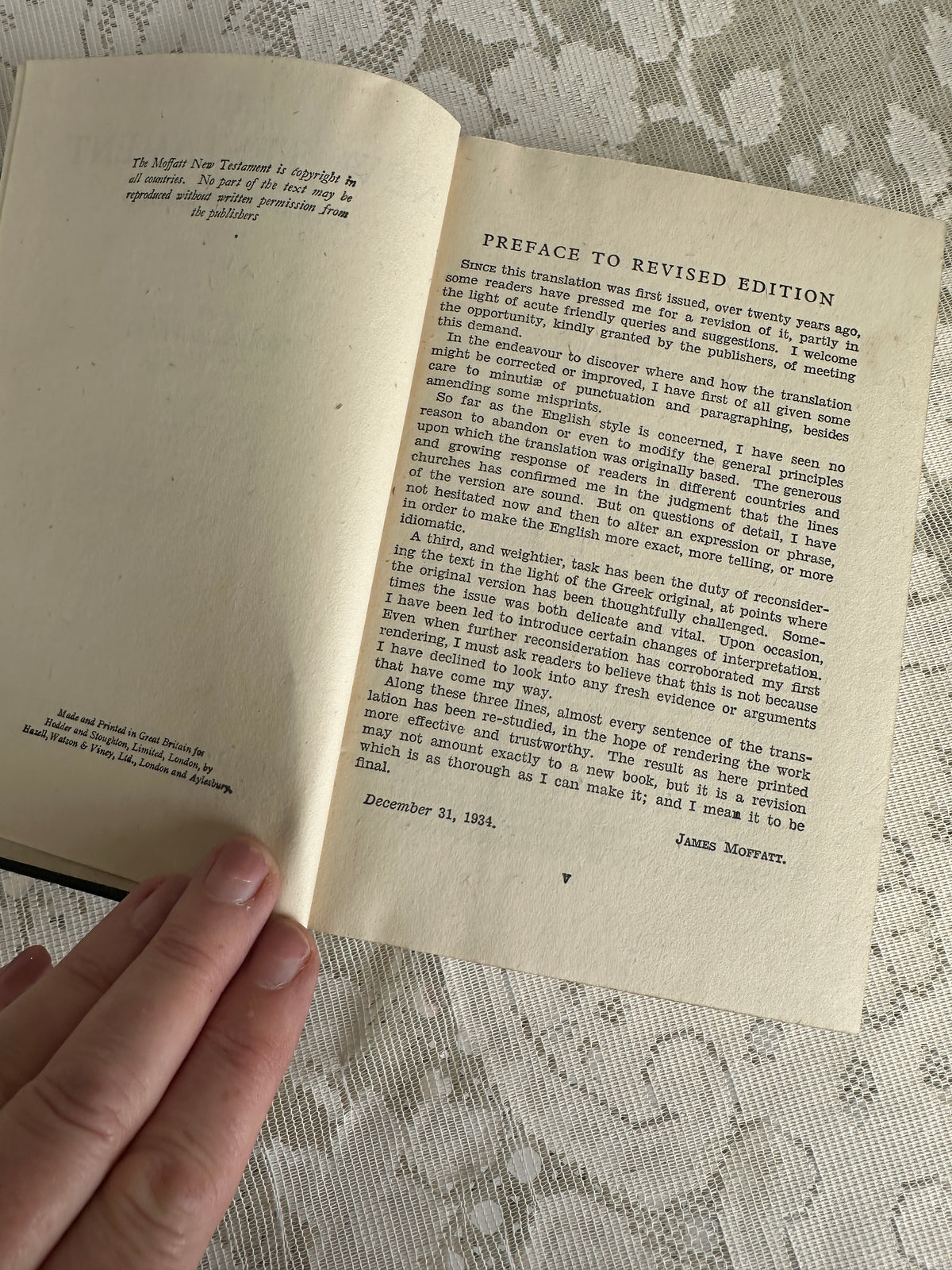 The New Testament Vintage Book black by Moffat