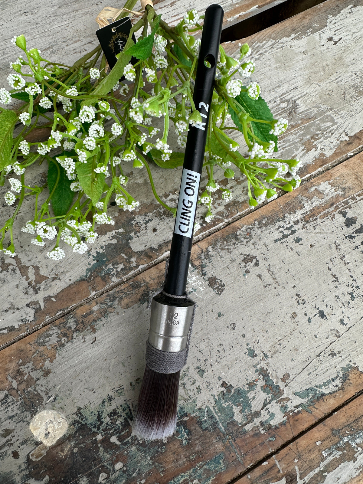Cling On! Synthetic ROUND brush