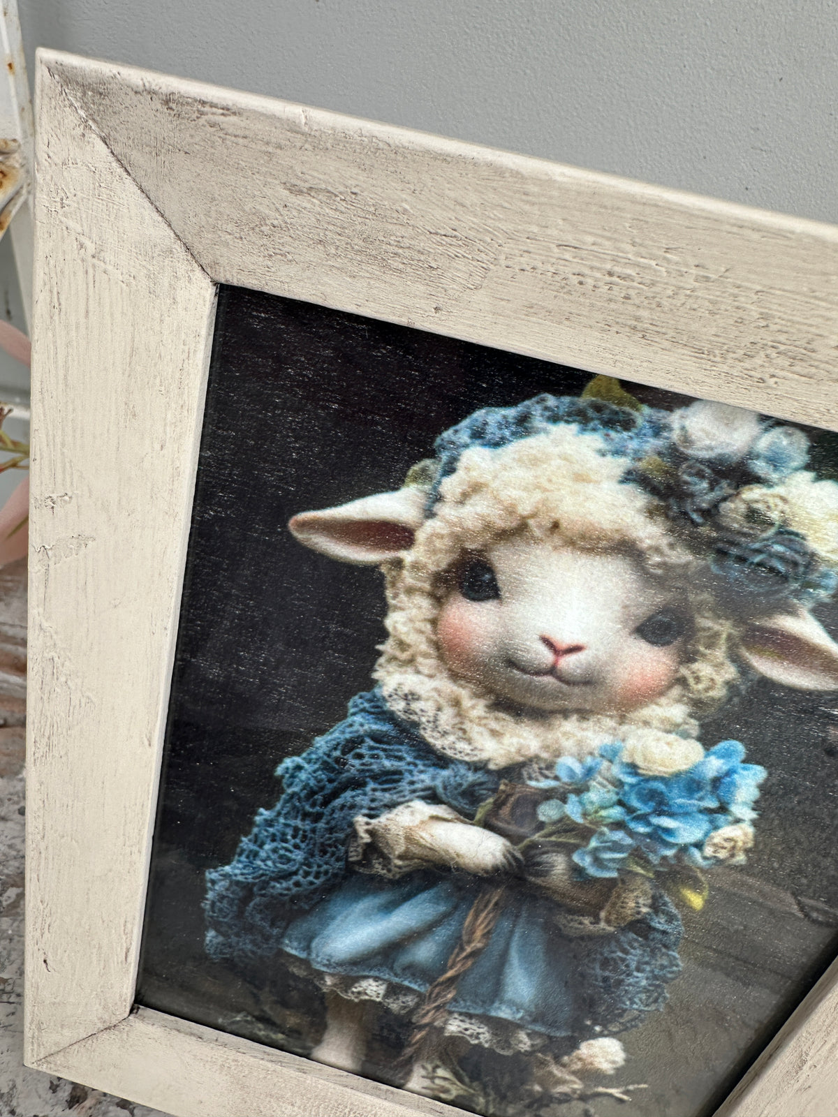Miss Sheep off white frame