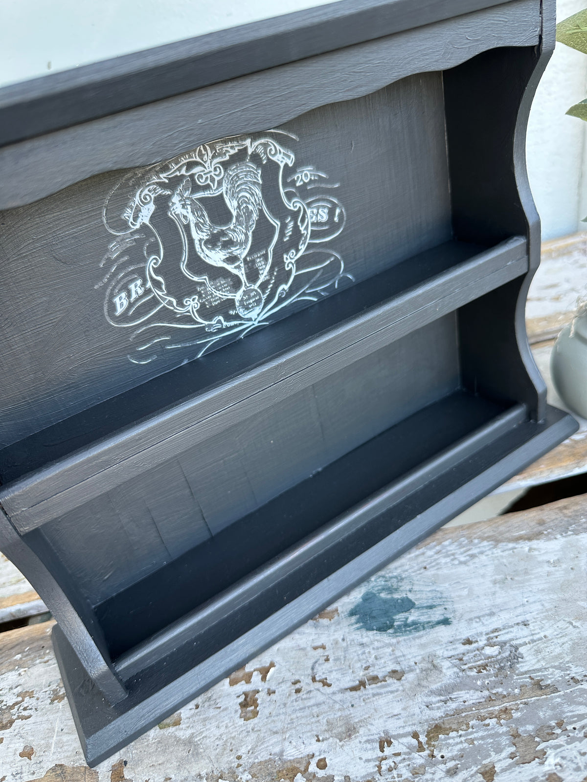 Tabletop Black Shelf w Chicken