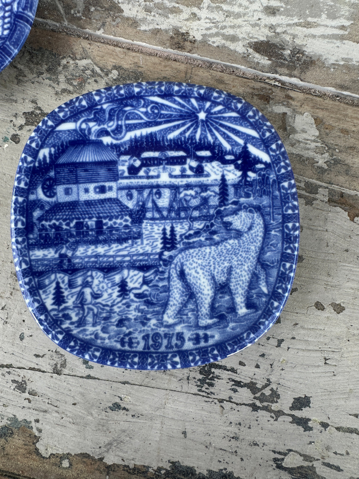 Blue & White mini plates hanging set of two by Gunnar Nylund