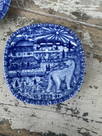 Blue & White mini plates hanging set of two by Gunnar Nylund