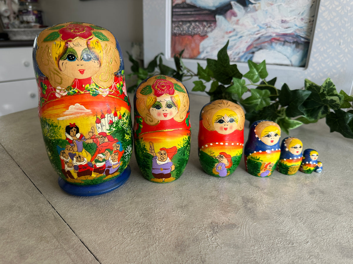 Set of 7 Snow White Nesting Dolls