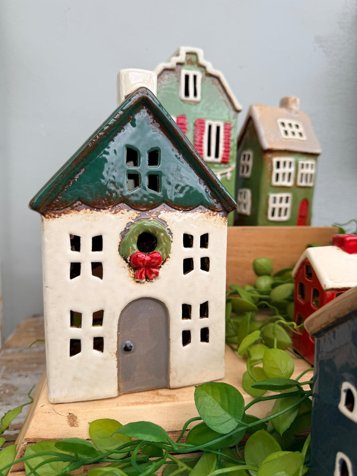 French Country Alsace TeaLight House Christmas Green with Wreath sml