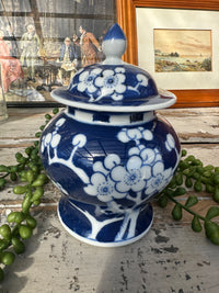 Ginger Jar Dark blue & white