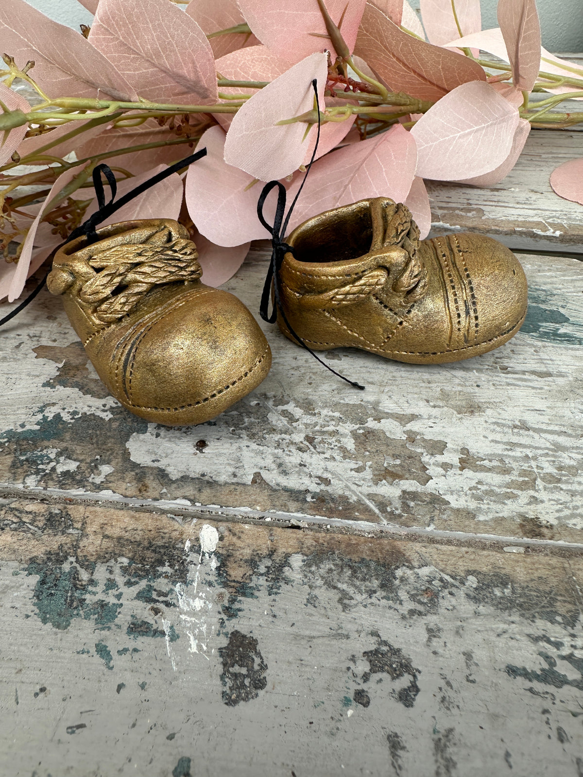 Small baby shoe x1
