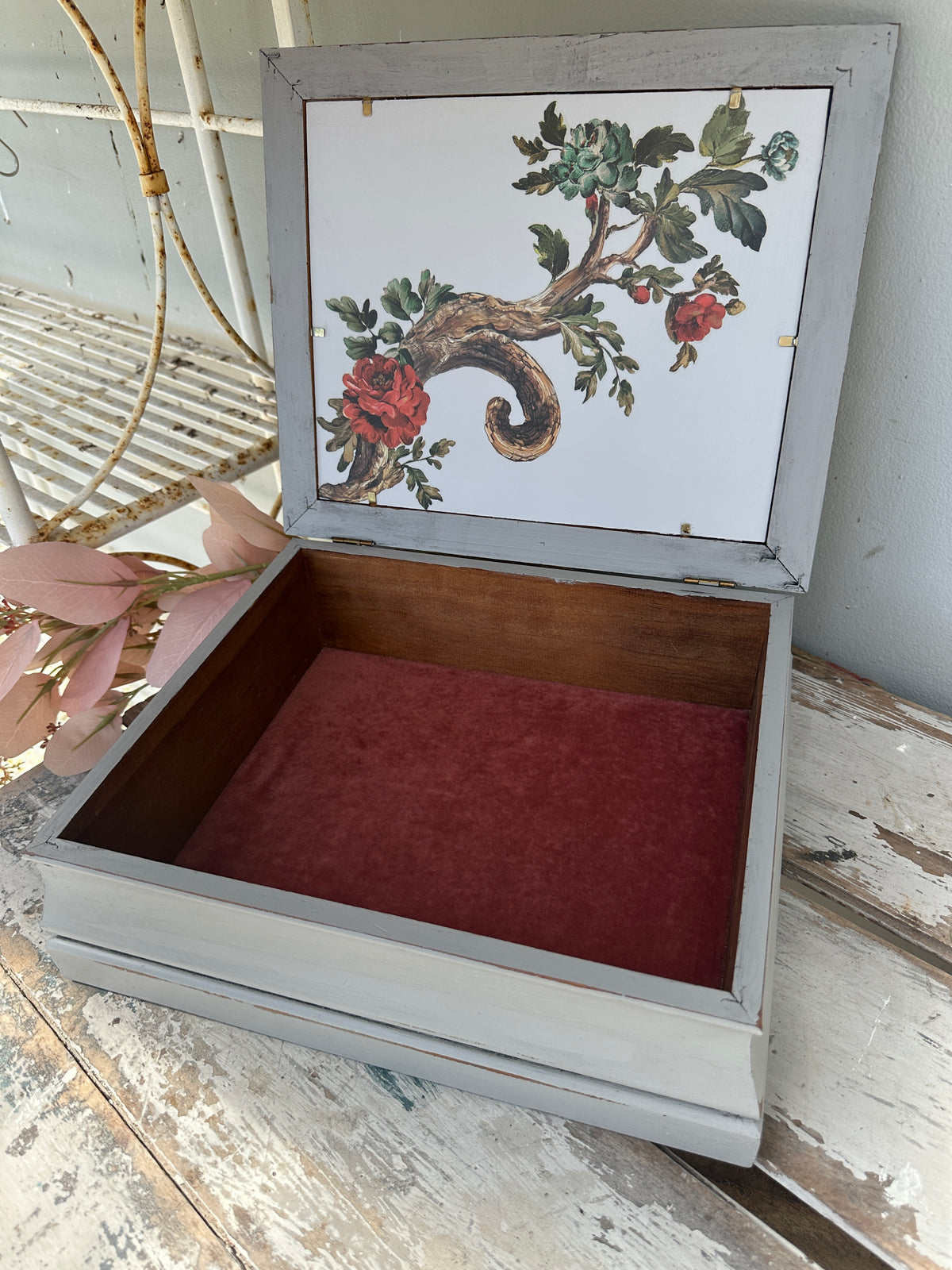 Lift Top wooden box Whispers of the Garden Bird