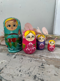Russian nesting Doll set of 4