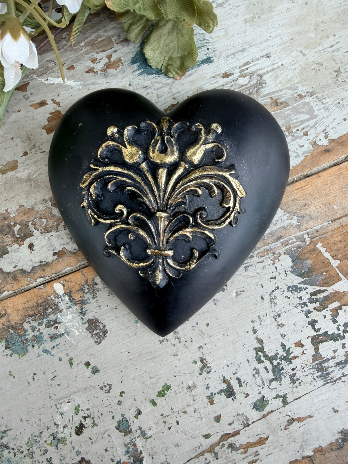 Wall heart Black w Gold Filigree