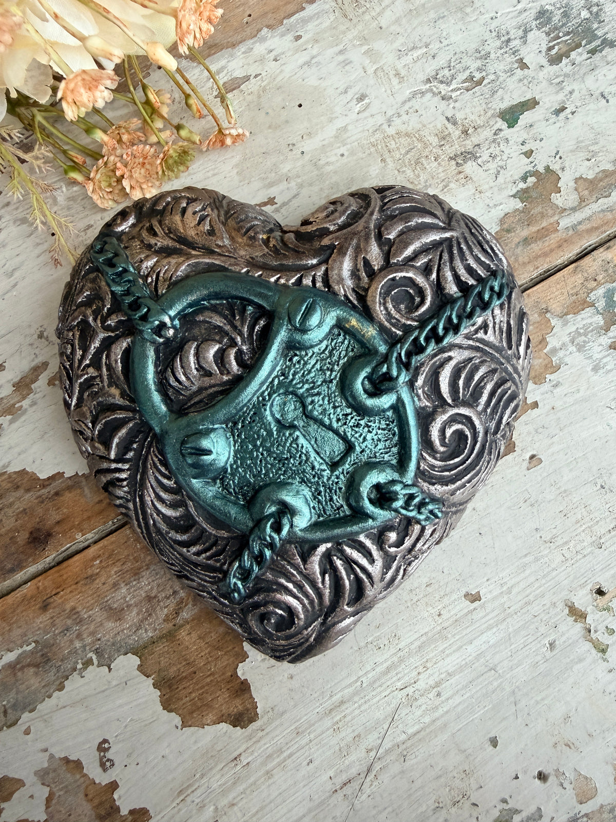 Wall heart Chained Heart Kingfisher & Oyster