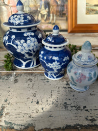 Ginger Jar Dark blue & white